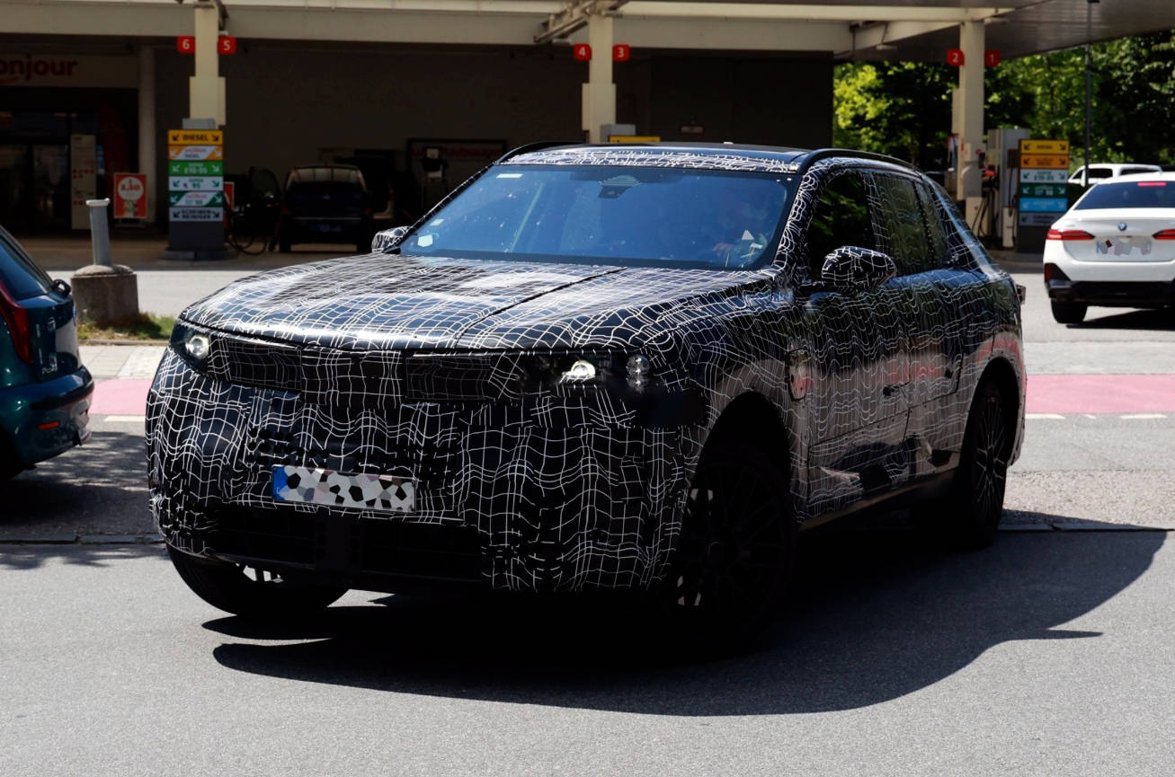 向中國車企設計學習?新一代寶馬X5內飾曝光 中控配有遠端屏