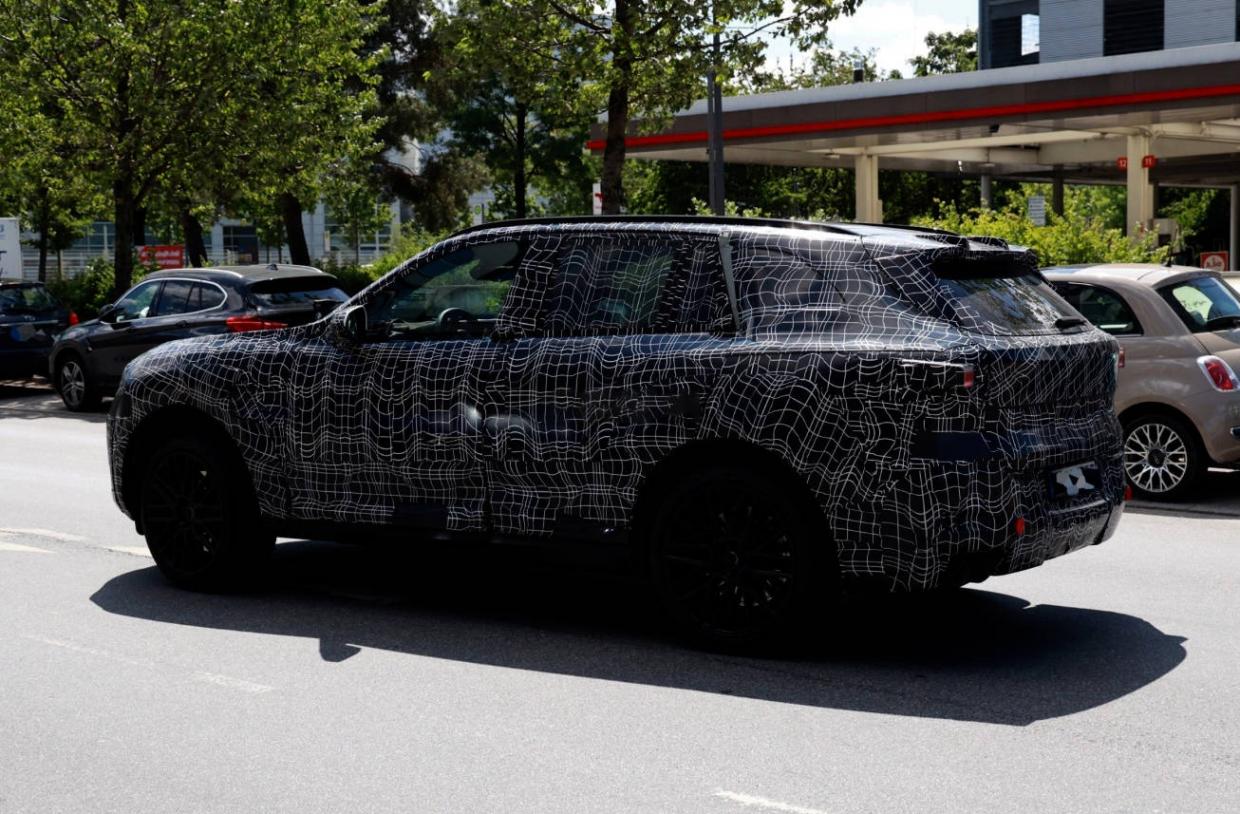 向中國車企設計學習?新一代寶馬X5內飾曝光 中控配有遠端屏