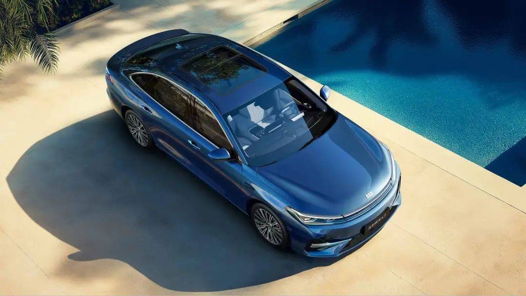 半年銷量超140萬輛背后,是吉利大象跳舞與新銳狂飆的平衡藝術