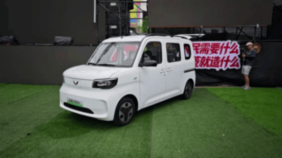 作為“神車”的專業制造商,五菱推出過五菱宏光、五菱之光、五菱宏光MINIEV等一眾親民爆款車型