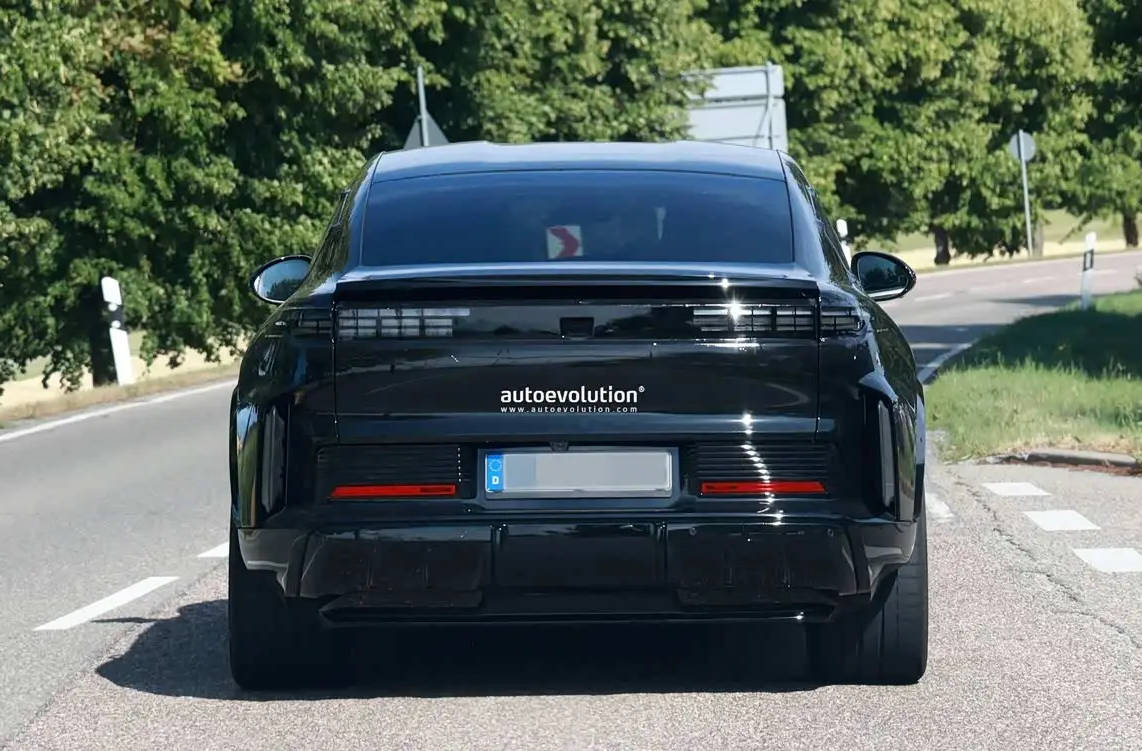 預計2025年底正式發(fā)布 全新保時捷Cayenne Coupe EV最新諜照曝光