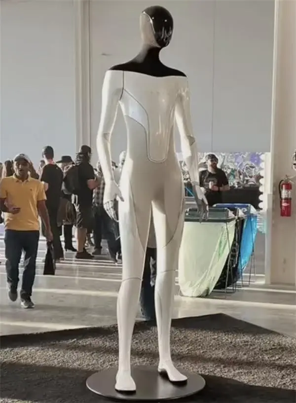 特斯拉機器人V3量產版亮相!馬斯克透露:非常精致