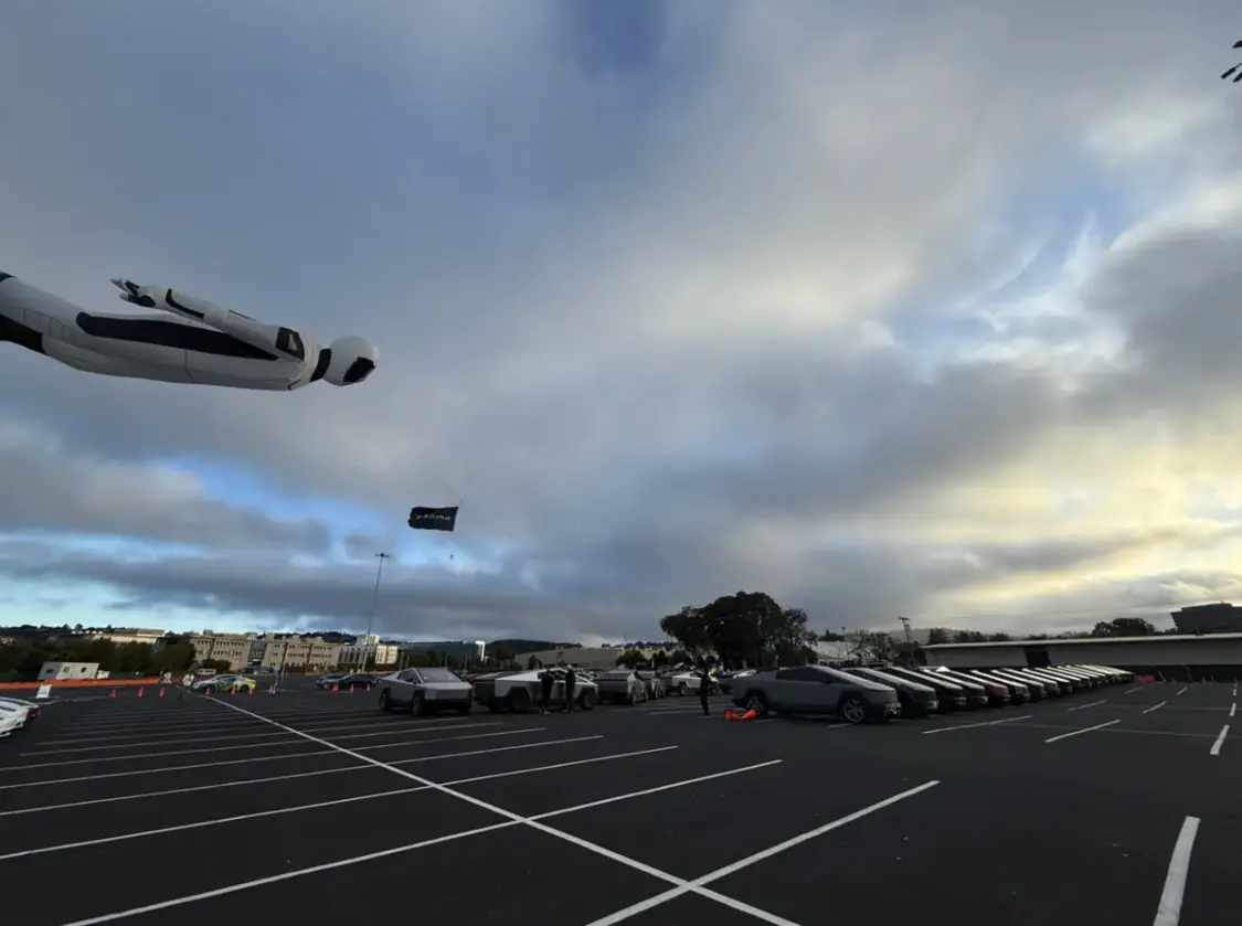 活動現場的Starman充氣假人