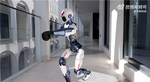 網(wǎng)友質(zhì)疑機(jī)器人跳舞、拳擊沒用 宇樹科技創(chuàng)始人王興興回應(yīng)