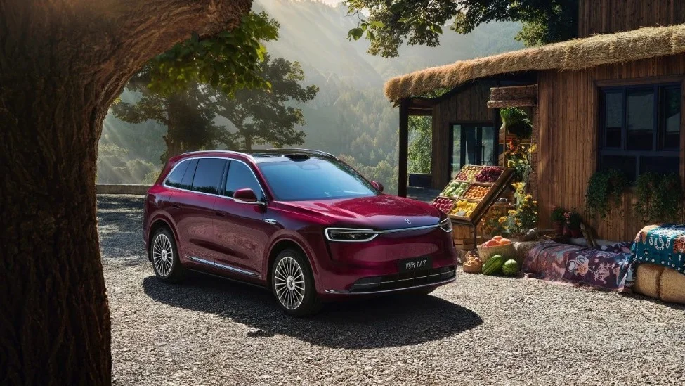 余承東官宣新問界M7將在9月發布：首發珊瑚紅配色，增程/純電雙版本