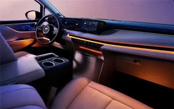 新款別克GL8陸尊PHEV內飾曝光：升級環抱式后排座椅加熱