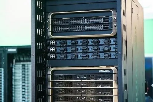 超節(jié)點迎最佳拍檔!上海獨角獸首創(chuàng)分布式光交換芯片,成果已獲頂會認證