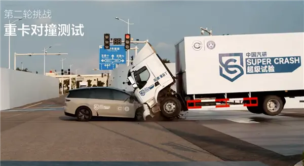 理想汽車回應“重型卡車撞不過理想i8”：全權委托第三方檢測機構測試認證 沒有任何指定
