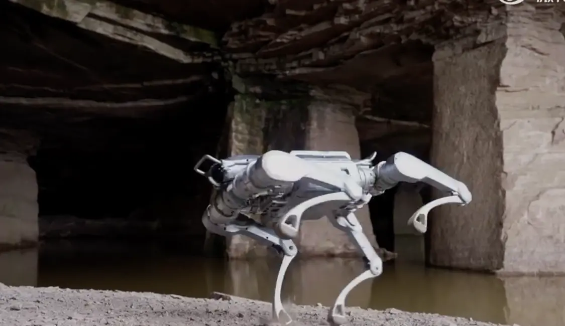 宇樹發布新款四足機器狗:重約37Kg,能越野和負重爬山 宇樹發布新款四足機器狗:重約37Kg,能越野和負重爬山