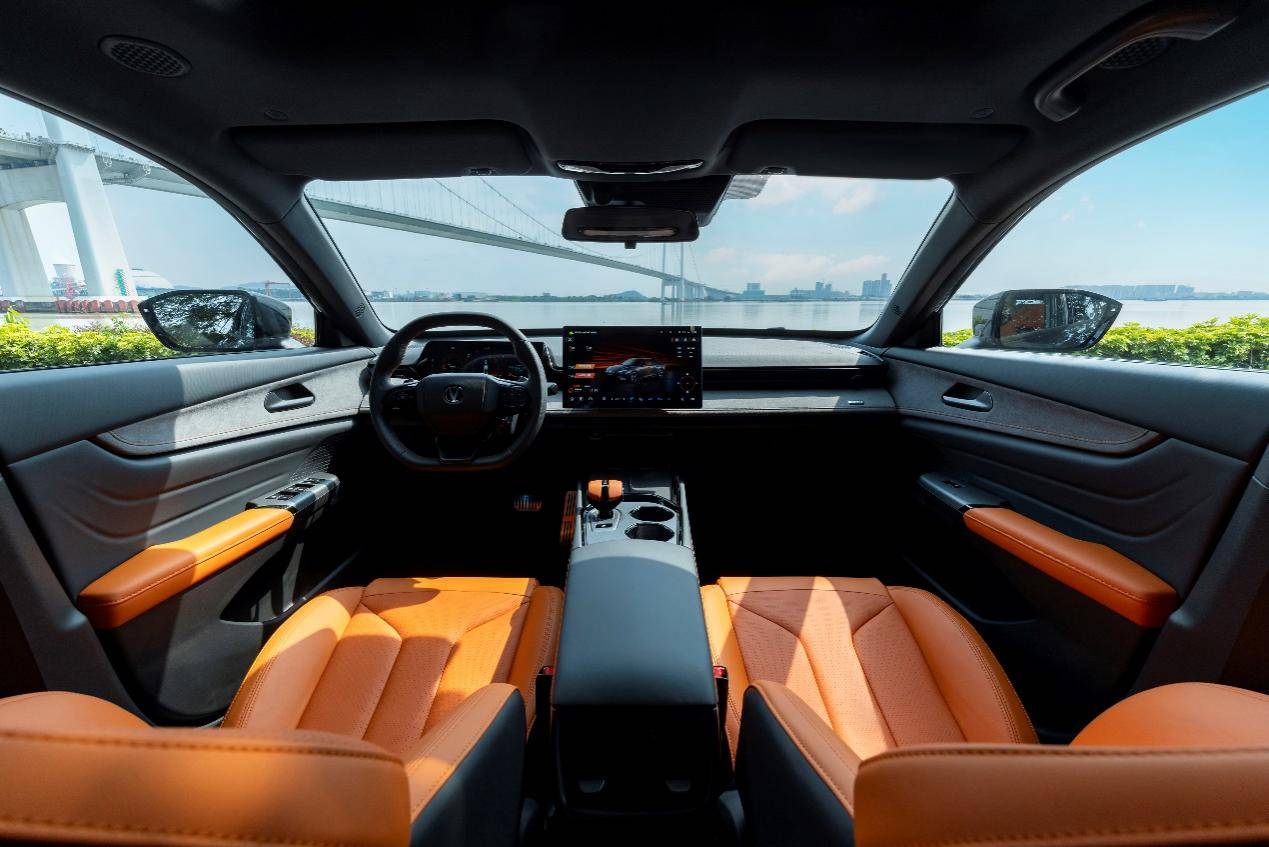 9.79萬起售的第三代UNI-V:燃油轎跑最后的倔強(qiáng),還是年輕人的性價(jià)比狂歡?