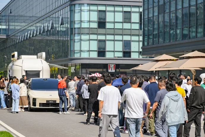 李想:理想i6新顏色正式命名為“云朵黃” 9月底開始交車 李想:理想i6新顏色正式命名為“云朵黃” 9月底開始交車