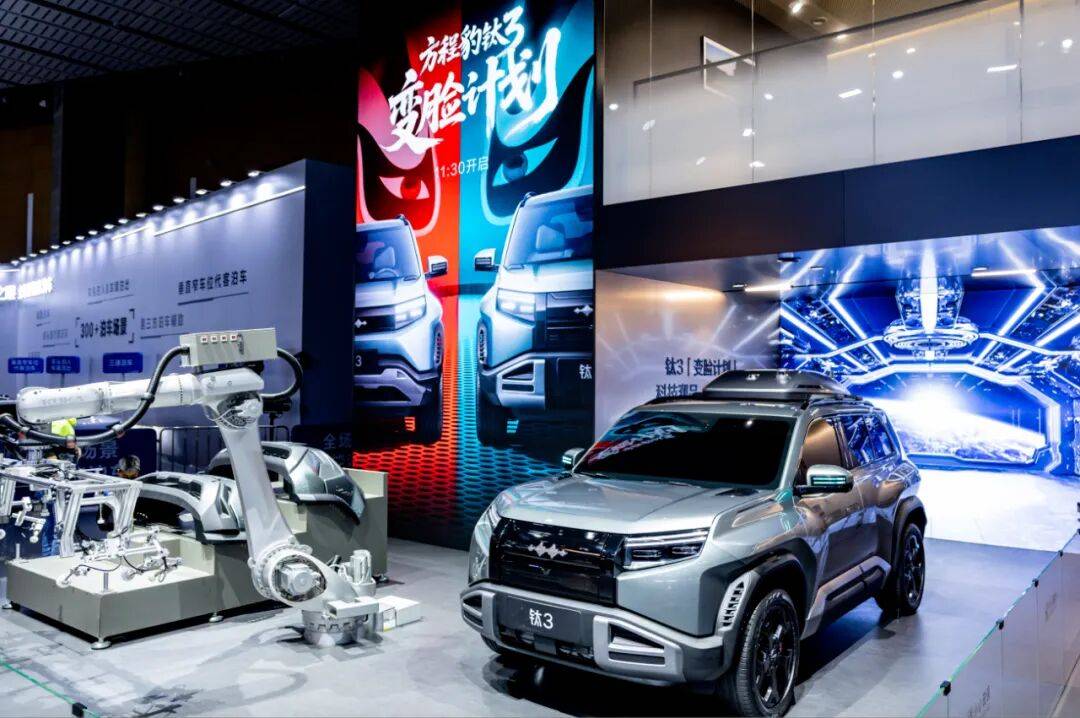 方程豹月銷“坐2望3”,比亞迪高端化找到“通關(guān)密碼”