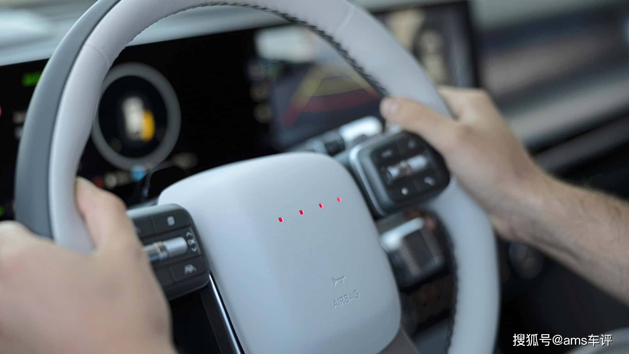 適合國內(nèi)為何不上?試駕現(xiàn)代IONIQ 9,魅力比短板更吸引人