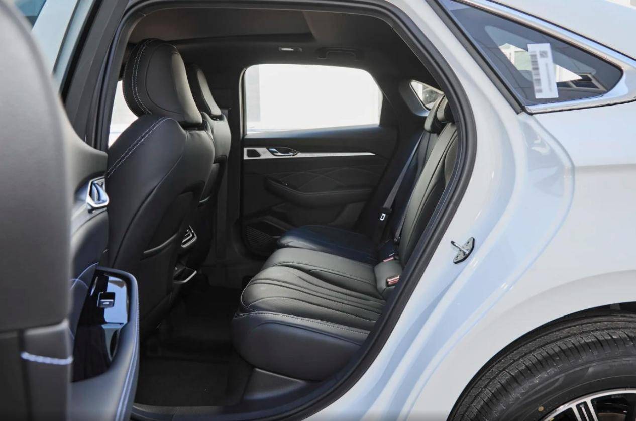 2026款吉利星瑞東方曜怎么樣?三大件解析,入門款夠安全嗎?