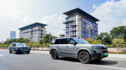 剛上市就賣爆,這臺20萬級別的“方盒子”開起來如何?