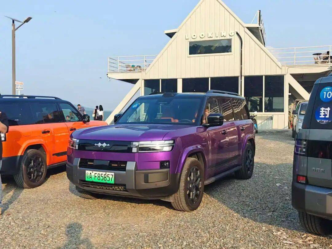 剛上市就賣爆,這臺20萬級別的“方盒子”開起來如何?