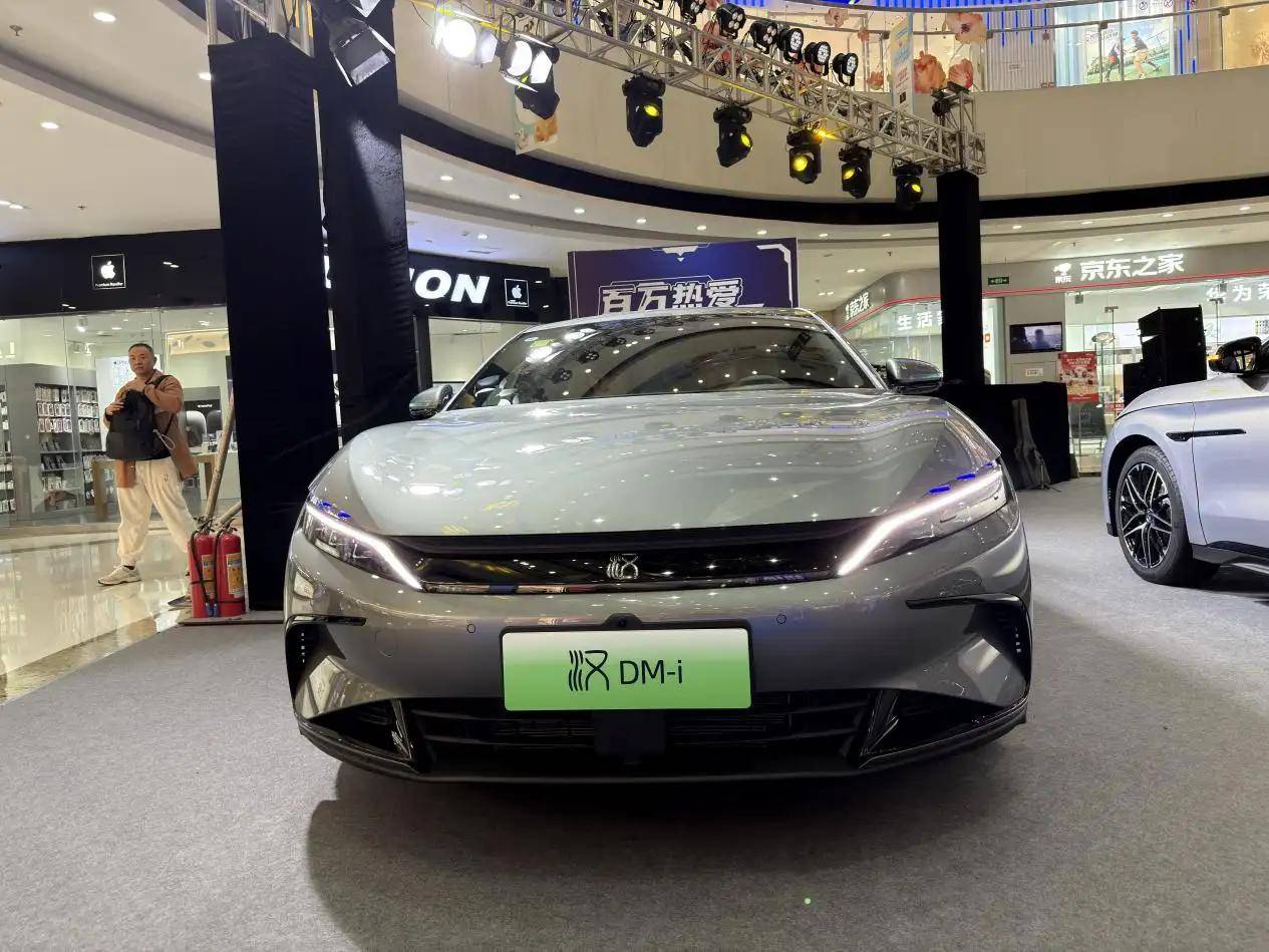 比亞迪漢智駕版廣州重磅發布:技術躍遷+權益風暴 中高端轎車價值新范式
