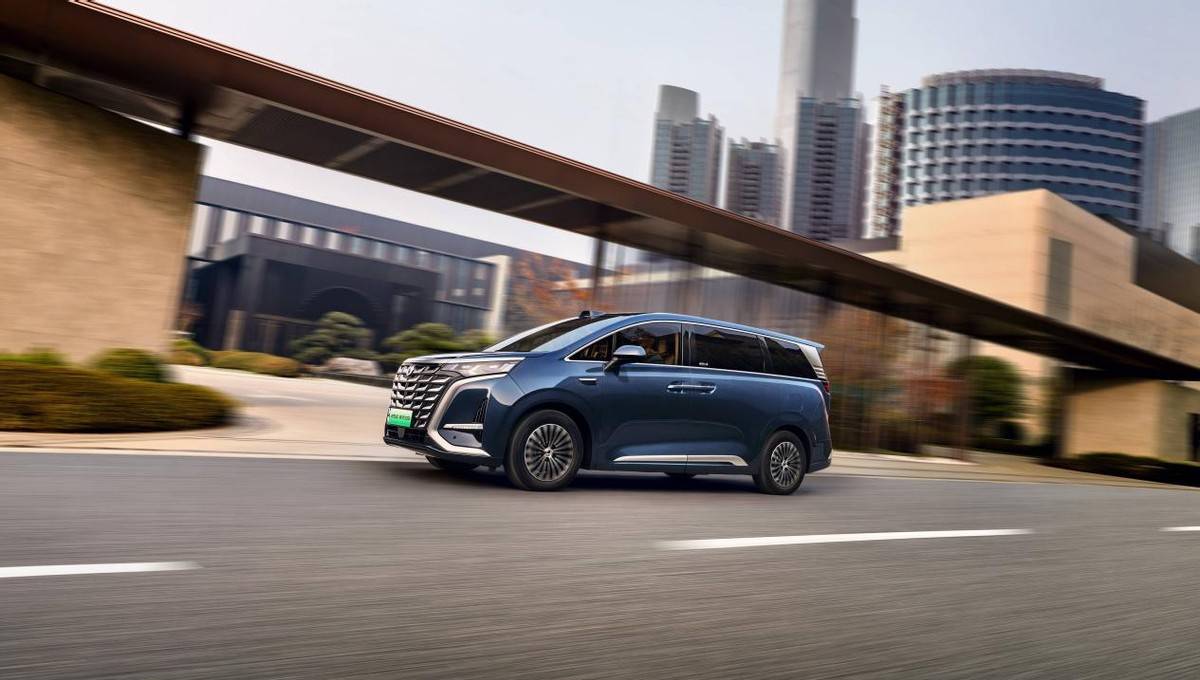 從加價30萬到降價20萬,埃爾法“神話終結”