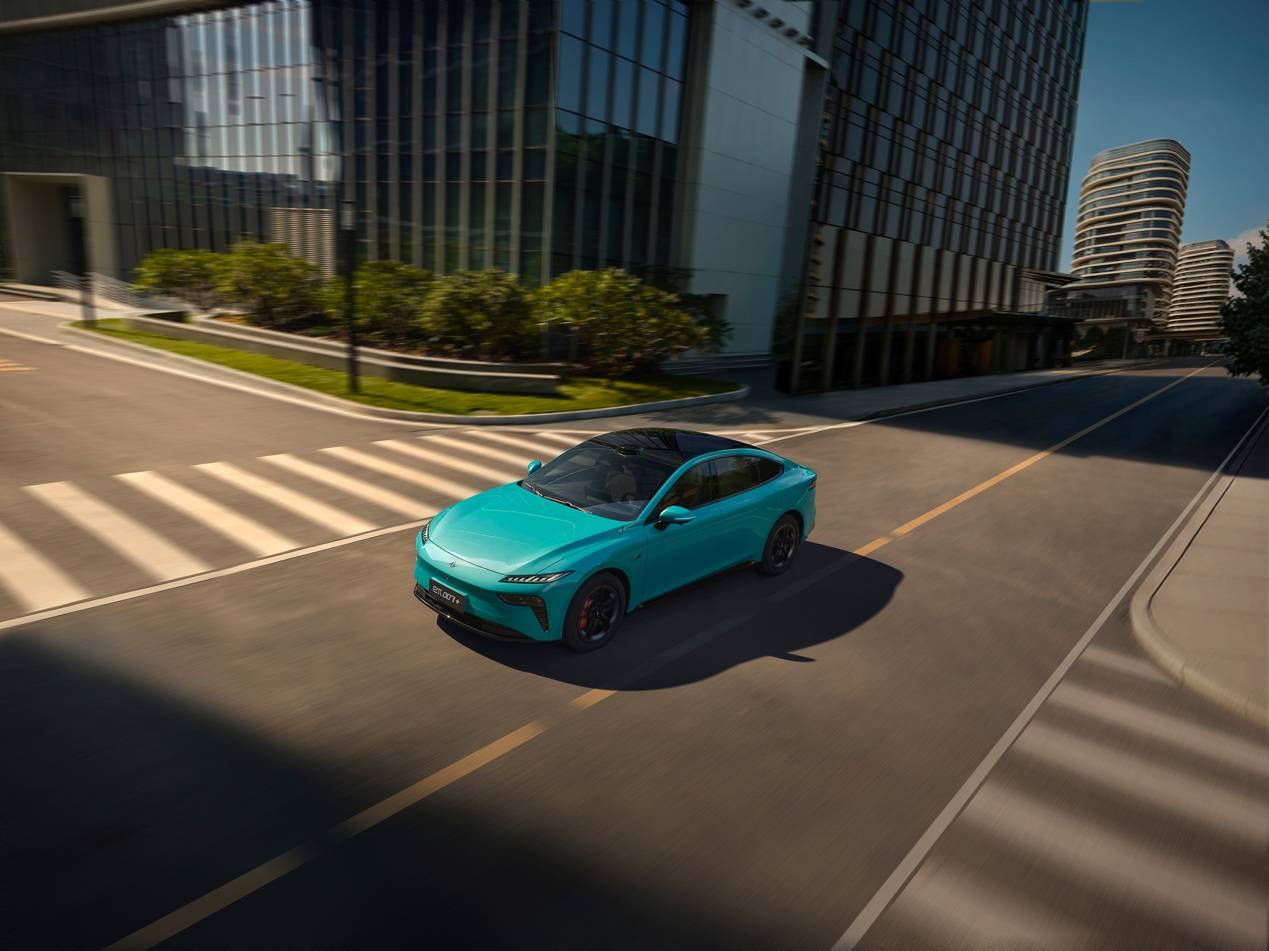 以跑會友,奕起出發!東風奕派攜“奕家人”跑團征戰2025北京馬拉松