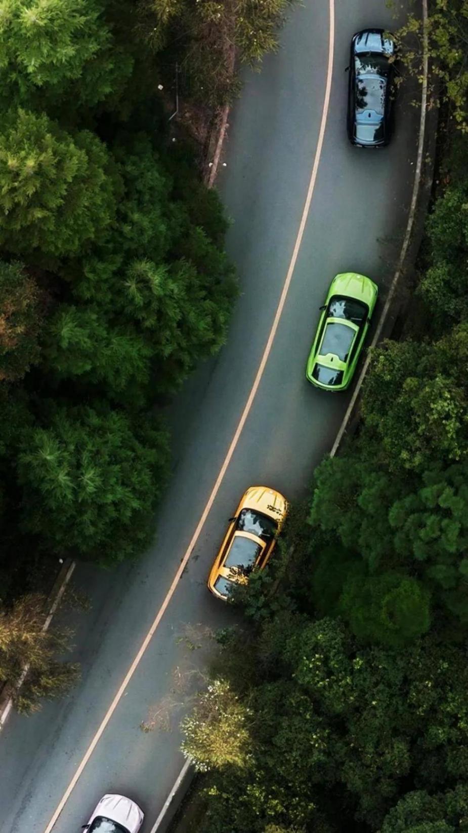 色彩與操控的雙重奏:深度體驗(yàn)與眾06的“金標(biāo)”內(nèi)涵