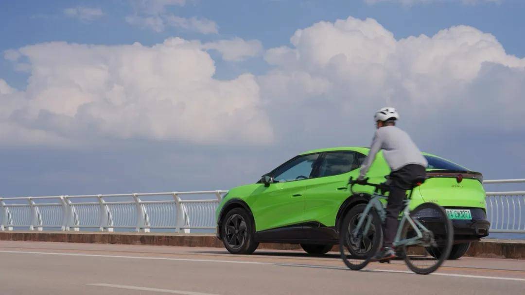 色彩與操控的雙重奏:深度體驗(yàn)與眾06的“金標(biāo)”內(nèi)涵