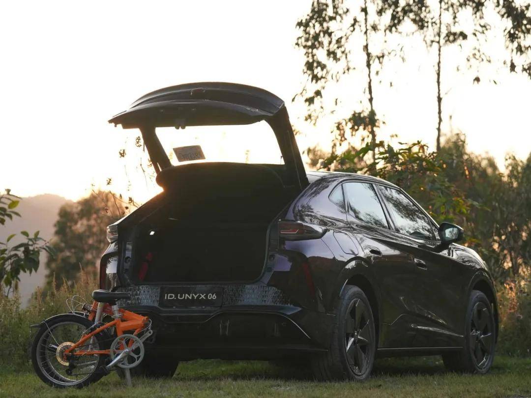 色彩與操控的雙重奏:深度體驗(yàn)與眾06的“金標(biāo)”內(nèi)涵