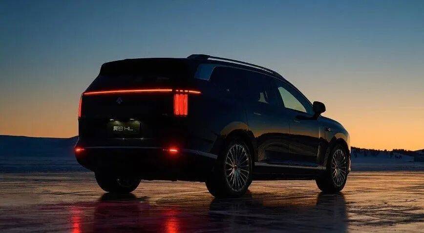 堅守純電,蔚來、特斯拉越發“孤獨”?