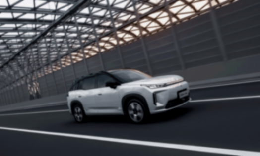 時(shí)間還要追溯至2022年,過(guò)去以日歐美品牌為主導(dǎo)的南非汽車市場(chǎng),被迅速涌入的中國(guó)汽車品牌打破。以奇瑞、比亞迪、長(zhǎng)城為代表的中國(guó)汽車軍團(tuán),在這次“搶灘”中并非使用簡(jiǎn)單的價(jià)格戰(zhàn),而是涵蓋了產(chǎn)品布局、技術(shù)路線、渠道建設(shè)乃至本土化生產(chǎn)的全方位競(jìng)爭(zhēng)。