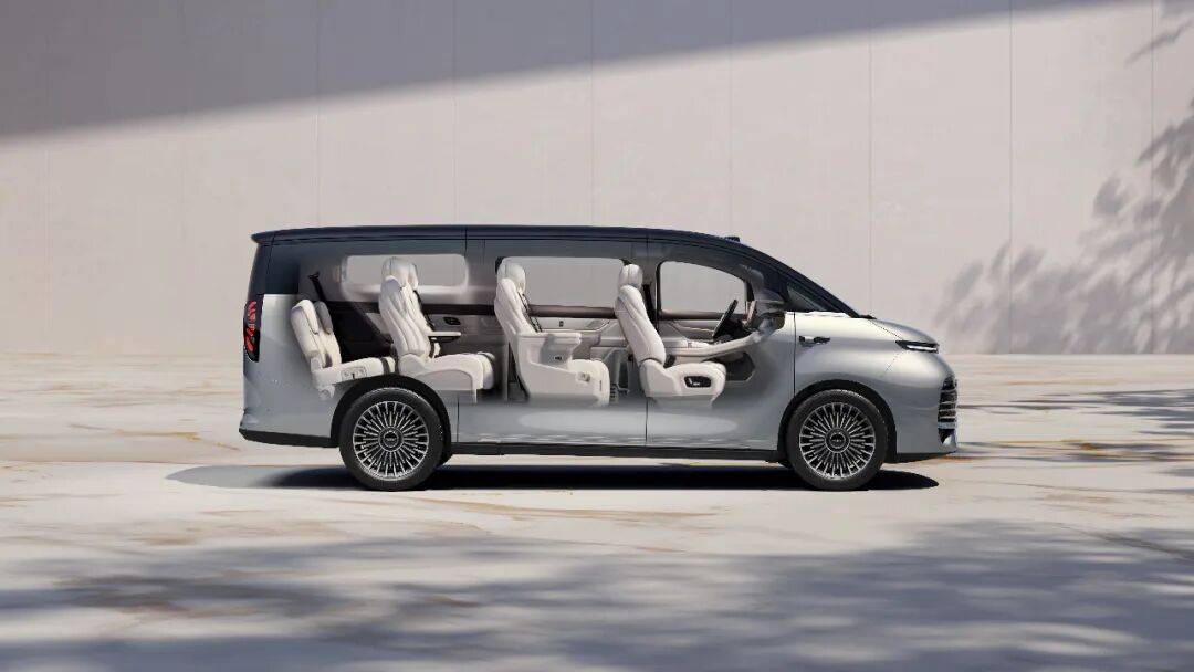 吉利銀河V900登場,高端MPV市場的“王炸”來了