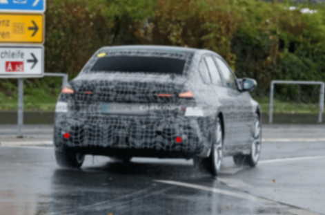 全新燃油及純電3系諜照曝光,車(chē)身面板不怎么通用