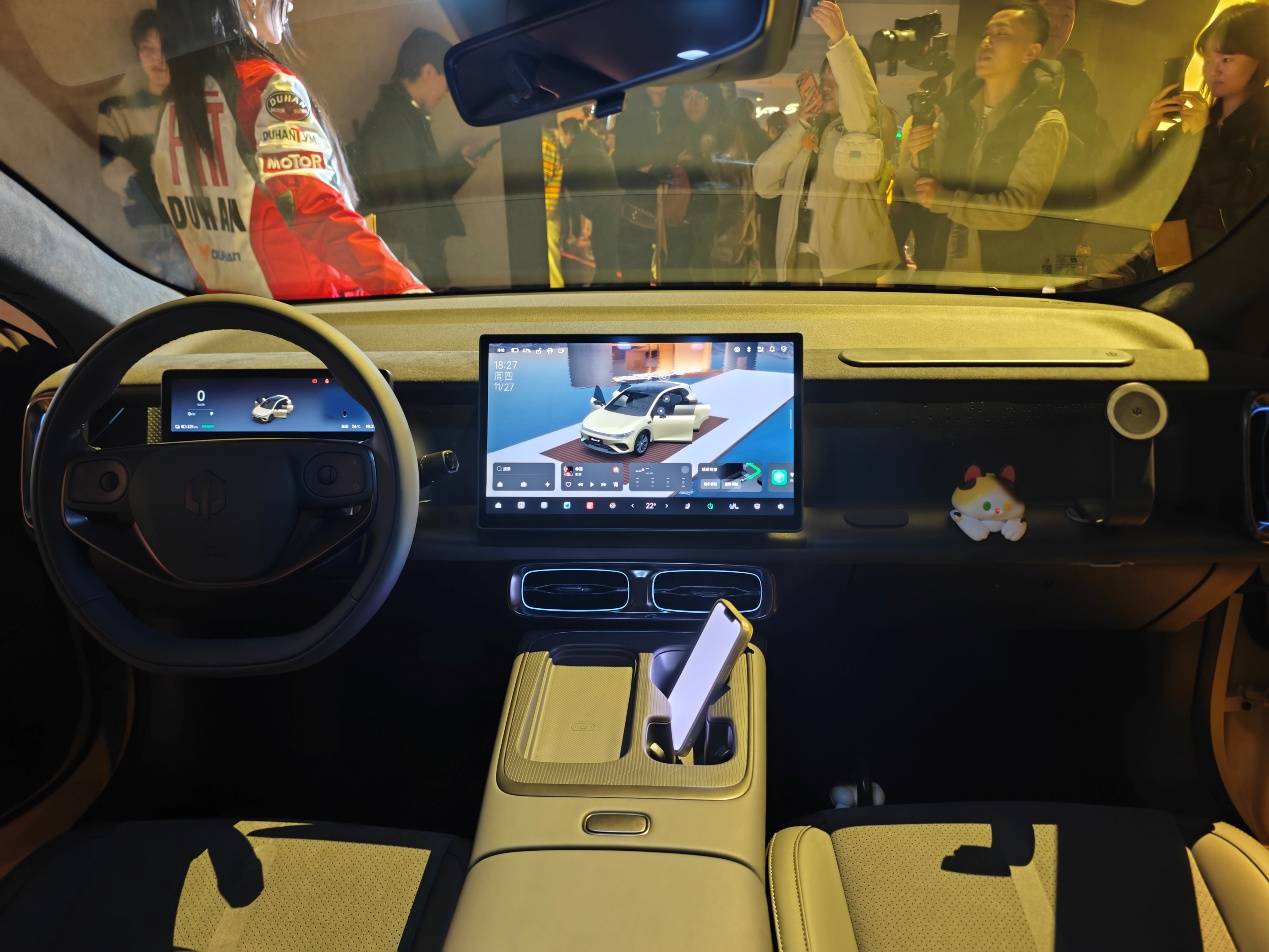 零跑Lafa5上市,9.28萬起售 寬體轎跑瞄準年輕人